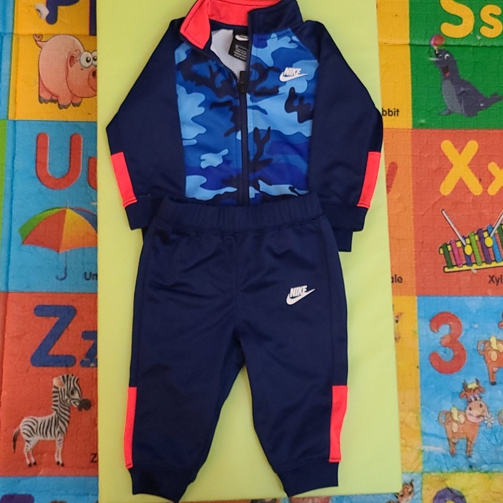 Nike jacket and pants set